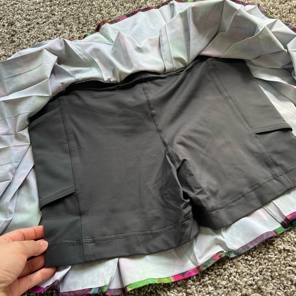 Lululemon skirt with short inside court rival skirt size 6 - Picture 3 of 10
